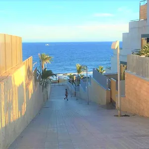 https://los-patios-tranquilos-el-medano-beach-apartment.tenerifehoteles.net